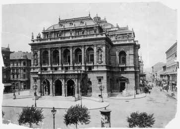 Az operah�z 1900 k�r�l, ismeretlen felv�tele